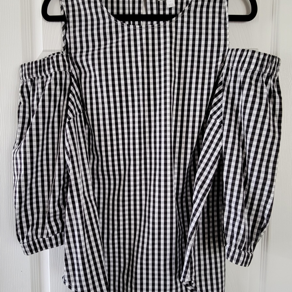 CHARTER CLUB BLACK AND WHITE GINGHAM COLD SHOULDER